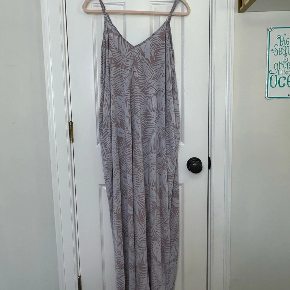By Together Gray Sundress with Spaghetti Straps and V-Neck for Casual Wear - Picture 3 of 6